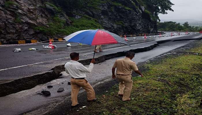 मुंबई-आग्रा महामार्ग कसारा घाटात दुभंगल्याने एकेरी वाहतूक 