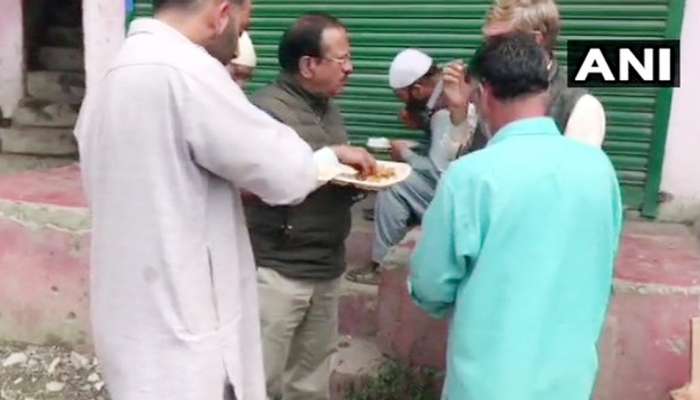 काश्मीरच्या नागरिकांसोबत जेवण करताना NSA अजित डोवाल यांचा व्हिडिओ व्हायरल