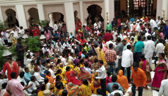 बच्चू कडूंच्या नेतृत्वाखाली दिव्यांगांचा महाराष्ट्र सदनावर हल्लाबोल!  