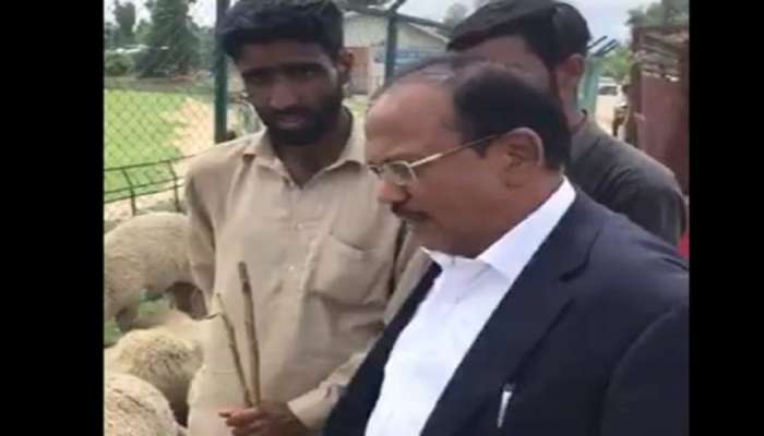 VIDEO: ईदच्या पार्श्वभूमीवर अजित डोवालांचा मेंढी बाजारात फेरफटका; मेंढपाळांशी मारल्या गप्पा