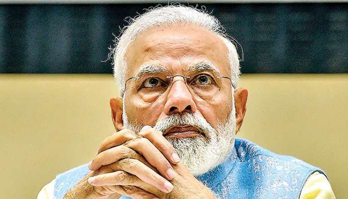 पंतप्रधान मोदींचा साधेपणा; सोफ्यावर न बसता इतरांसोबत बसले खुर्चीवर