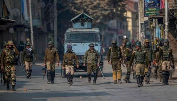 काश्मीरमधील जनजीवन पूर्वपदावर आणा; सर्वोच्च न्यायालयाचे सरकारला निर्देश