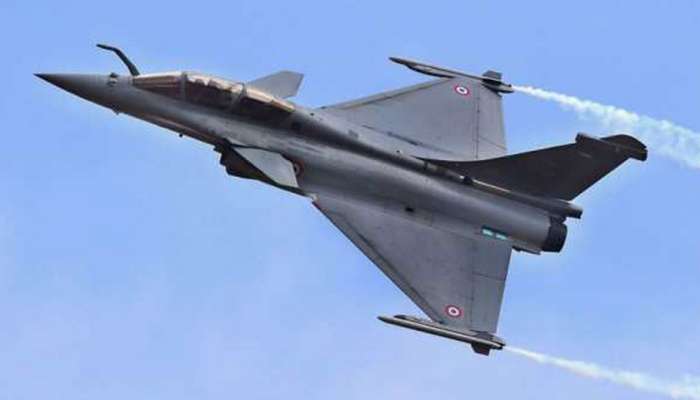 फ्रान्सकडून भारताला पहिले राफेल लढाऊ विमान