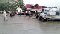 भाविकांच्या बसला भीषण अपघात, २१ ठार ३९ जखमी