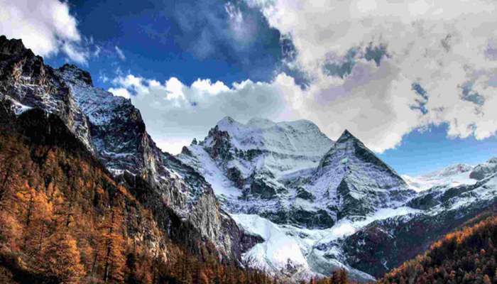 बर्फवृष्टीमुळे बहरलं हिमाचल; पर्यटकांनी धरली देवभूमीची वाट