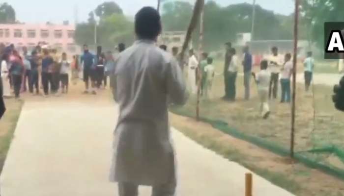 हेलिकॉप्टरचे इमर्जन्सी लँडिंग झाल्यानंतर राहुल गांधी क्रिकेट खेळायला मैदानात