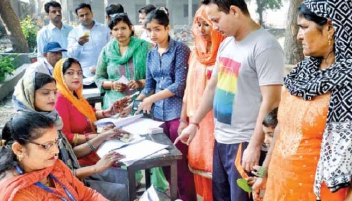 हरियाणात ६५ टक्के मतदान, काही ठिकाणी गालबोट 