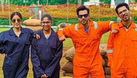 वरूण - जान्हवी चाहत्यांसोबत रमले खेळात 