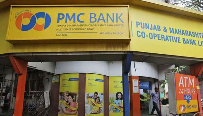 पीएमसी बँक खातेधारकांचे वर्षा बंगल्यासमोर आंदोलन