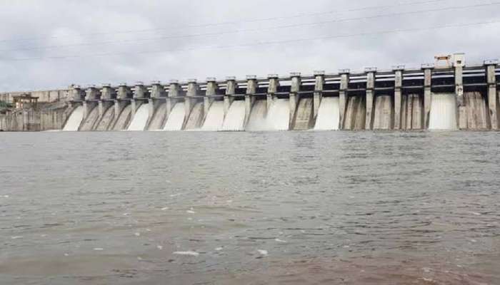 जायकवाडी धरणाचे १६ दरवाजे उघडले, गोदावरी नदीकाठच्या गावांना सतर्कतेचा इशारा