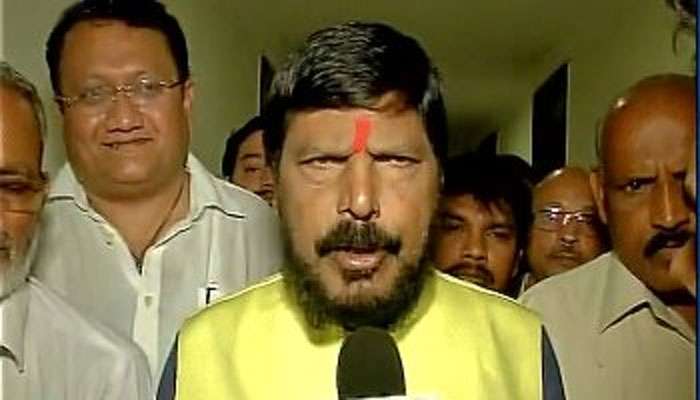राऊतांचे चुकीचे ऐकून उद्धव यांनी राष्ट्रवादीसोबत जाऊ नये- आठवले