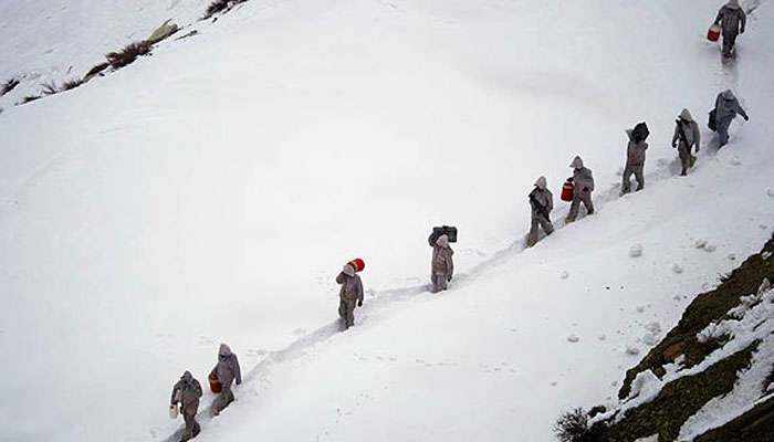 सियाचिनमध्ये बर्फाच्या वादळात ४ जवान शहीद 