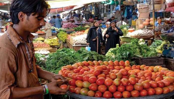 कांद्यापाठोपाठ टोमॅटोच्या दरात वाढ, गाठला 400 रुपयांचा आकडा 