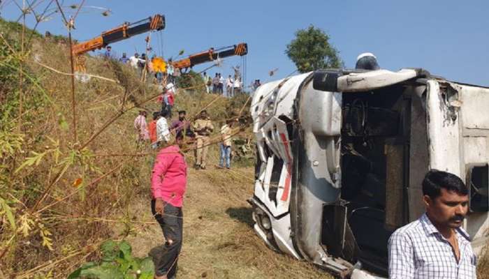 शिवशाही बस दरीत कोसळली; दोघांचा मृत्यू, २४ जखमी