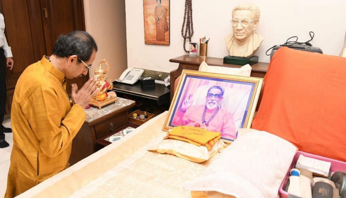 उद्धव ठाकरे : आक्रमक बाळासाहेब ठाकरेंचा संयमी वारसदार 