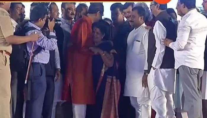  Raj Thackeray Mother Kunda Thackeray Meet CM Uddhav Thackeray And Got Emotional