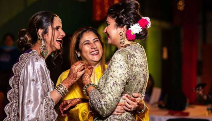 सानिया मिर्झाच्या बहिणीचा या क्रिकेटरच्या मुलाशी विवाह