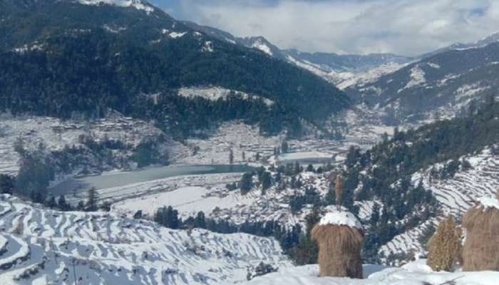 जम्मू काश्मीरमध्ये बर्फवृष्टीचा कहर; राष्ट्रीय राजमार्ग बंद 
