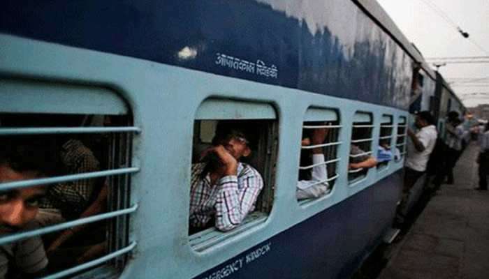 रेल्वे प्रवास महागणार, मुंबईकरांना भुर्दंड नाही