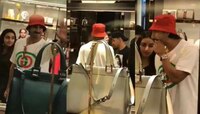 Video : रणवीर जेव्हा बॅगेच्या दुकानात जातो.... 