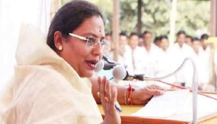 'गायीच्या पाठीवर हात फिरवल्याने.....', यशोमती ठाकूर पुन्हा वादात 