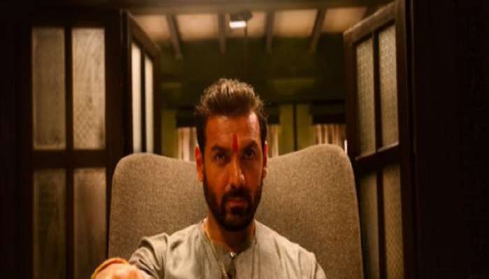 'मुंबई सागा' चित्रपटाचं पोस्टर रिलीज; जॉनचा लूक सोशल मीडियावर व्हायरल