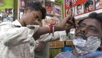 सलूनमध्ये काम करणाऱ्या 'या' मुलीला पाहून व्हाल थक्क