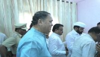 कामगारांच्या प्रश्नांना उत्तर न देताच वळसे पाटील गेले निघून