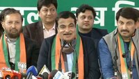 दोन रुपये किलो पीठ आणि मुलींसाठी मोफत स्कूटी,  दिल्लीत भाजपची ही १० मोठी आश्वासने