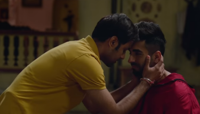 प्रियकराला आयुष्यमान म्हणतोय, 'मेरे लिये तुम काफी हो....'