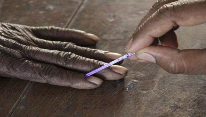 #VoteDaloDilli दिल्लीच्या ७० विधानसभा जागांसाठी आज मतदान 