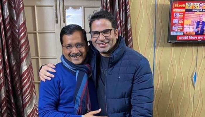 #DelhiResults2020: 'आप'चा विजय निश्चित; प्रशांत किशोर केजरीवालांच्या भेटीला