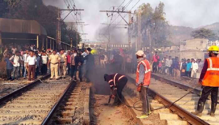 मध्य रेल्वे विस्कळीत, अनेक गाड्या खोळंबल्यात