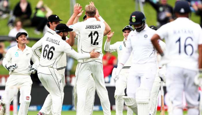 वेलिंग्टन टेस्टमध्ये न्यूझीलंडच्या माऱ्यासमोर भारताच्या फलंदाजांचा संघर्ष