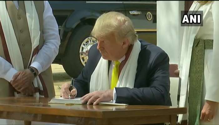 #TrumpInIndia : &#039;त्या&#039; वहीत ट्रम्प यांनी नेमकं काय लिहिलं? 