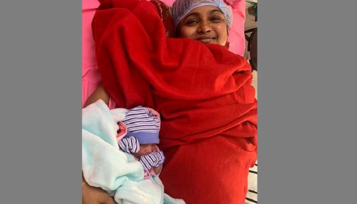 सरकारी रूग्णालयात बाळाला जन्म देऊन IAS महिला ऑफिसरचा नवा आदर्श 