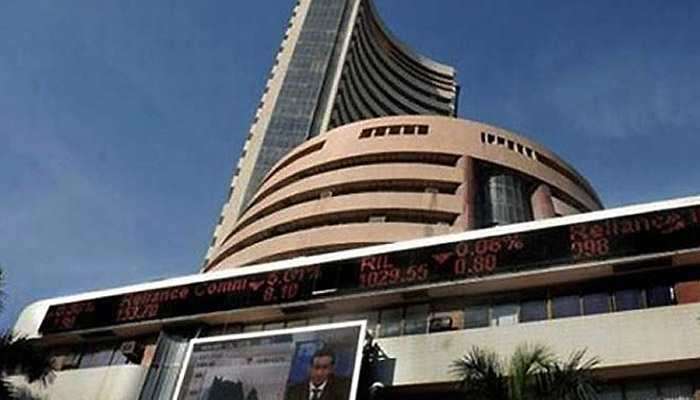 शेअर बाजारात मोठी घसरण, सेन्सेक्स 1100 अंकांनी कोसळला 