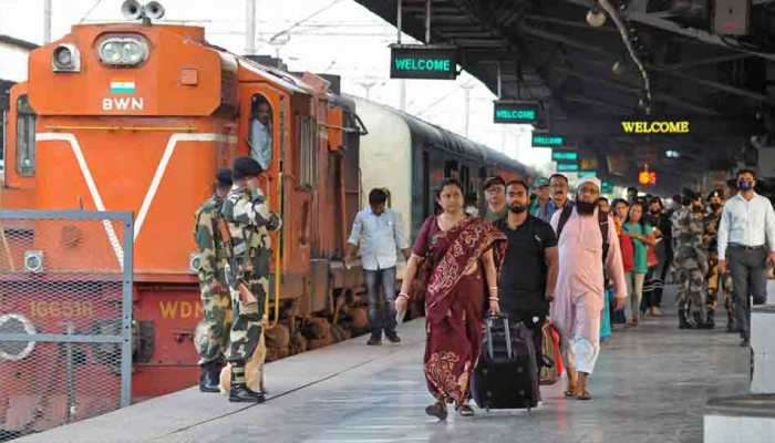 कोरोनामुळे भारतीय रेल्वेची महत्त्वाची सेवा तूर्तास बंद 