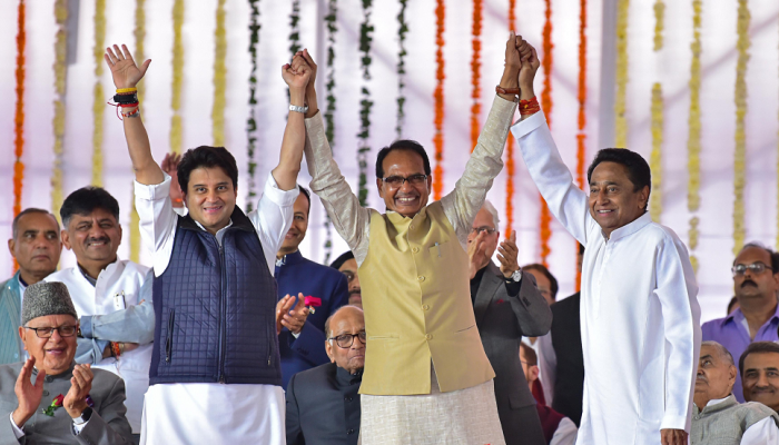 मध्यप्रदेशात 'कमलनाथ' की 'कमळ'?, आजच्या घडामोडींकडे लक्ष