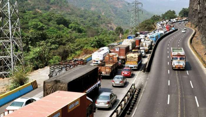 मुंबई - पुणे एक्स्प्रेस वेवरील वाहतूक पुन्हा सुरु