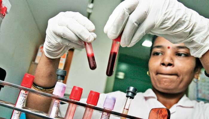 कोरोनाचे सावट : राज्यमंत्री राजेंद्र पाटील- यड्रावकरांच्या कुटुंबातील २० सदस्यांनी केले रक्तदान 