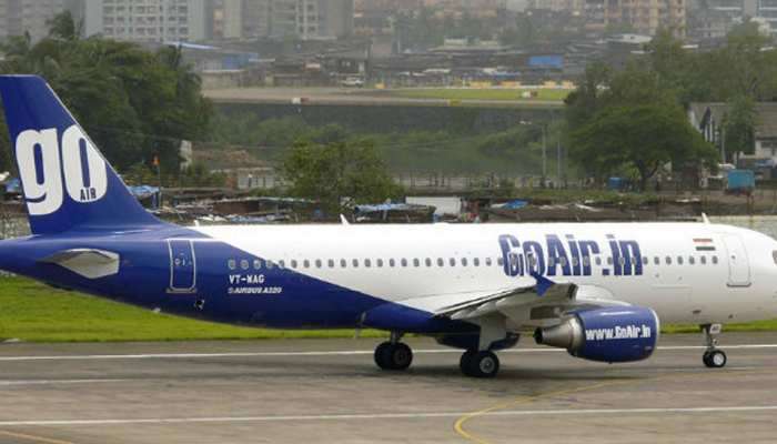 कोरोनाचा फटका : GoAir कर्मचाऱ्यांच्या वेतनात कपात 