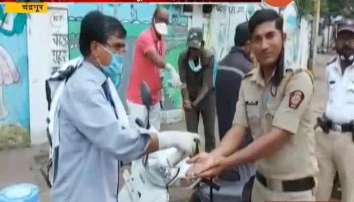 Chandrapur Food And Sanitizer Provide To Police Cop In Lockdown Coronavirus
