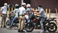 लॉकडाऊन : कोरोनाचे संकट असताना मुंबईत टिकटॉक व्हिडिओ करणाऱ्या महिलेला अटक