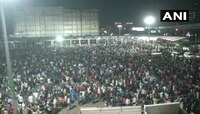 या अफवेमुळे दिल्लीच्या बस स्थानकात जमले हजारो लोकं, पोलीसही हैराण