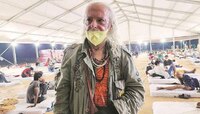 Corona : भारत भ्रमणासाठी आलेल्या 'त्या' निवृत्त शिक्षकाला आस मायदेशी परतण्याची