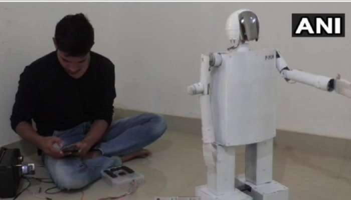 कोरोना रुग्णांवर उपचार करण्यास डॉक्टरांच्या मदतीला रोबोट