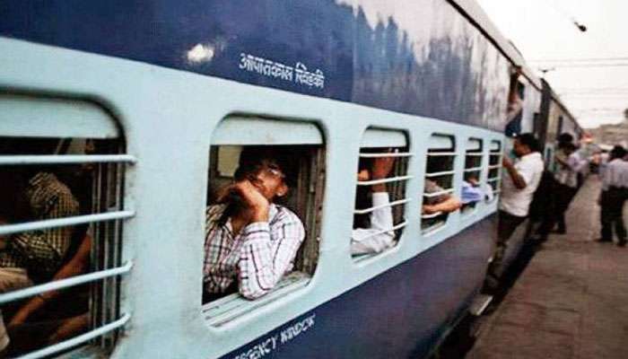 कोकणवासीयांना गावी जाण्याची परवानगी द्या, भास्कर जाधवांची मागणी