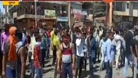 सूरतमध्ये मजुरांकडून पोलिसांवर दगडफेक 