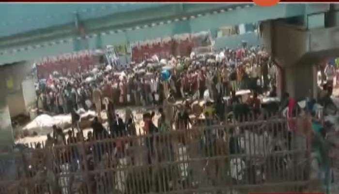 Bandra Terminus Migrant Workers Gather To Board Shramik Special Train Without Social Distancing